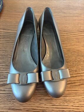 Salvatore Ferragamo Metallic Pewter Vara Bow Flats